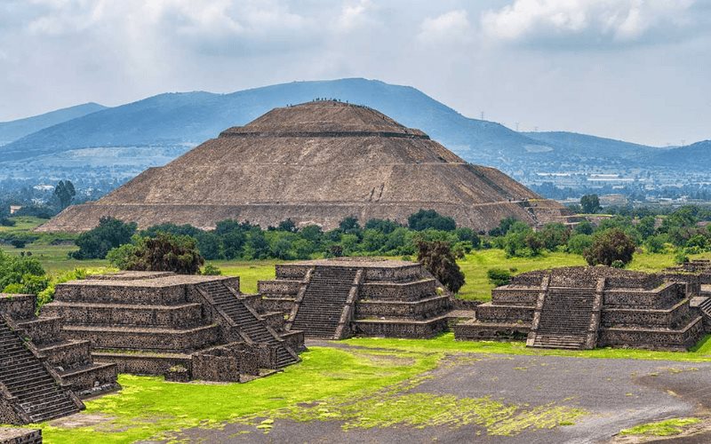 Cae globo aerostático en Teotihuacán por mal clima; hay 9 heridos