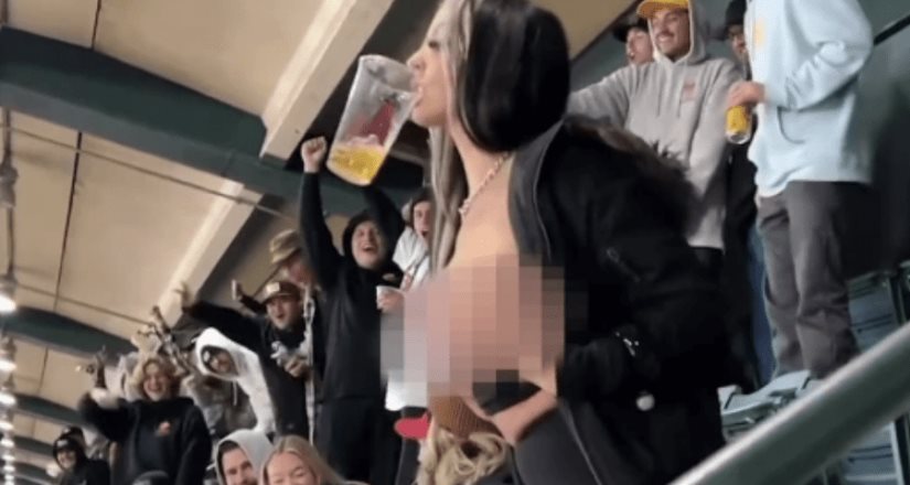 Mujer muestra sus senos en el estadio y desata pelea