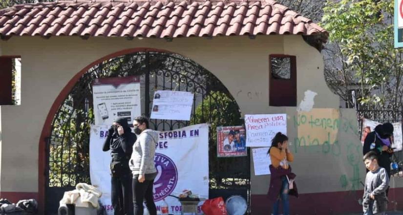 Feministas toman edificio de Fiscalía contra la Corrupción en Edomex