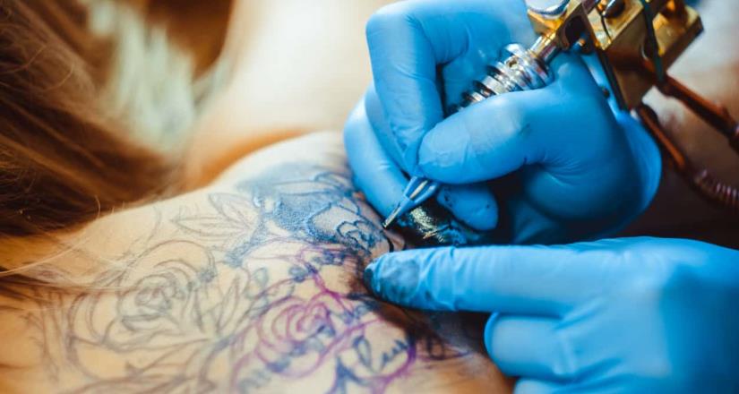 Tatuajes pueden poner en riesgo la  salud: IMSS