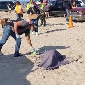 Aplasta automóvil a niño en una playa en Tamaulipas mientras estaba enterrado en la arena