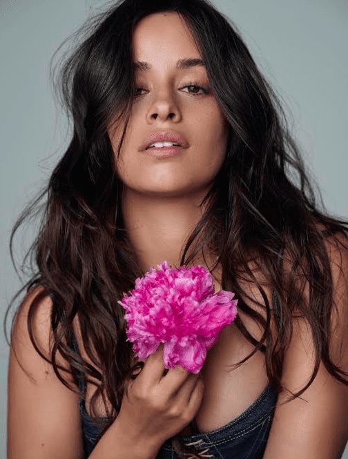 Camila Cabello encabeza primera campaña bilingüe de Victoria’s Secret
