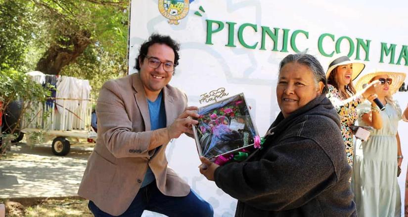 Reactivan parque Los Encinos con picnic para festejar a madres tecatenses