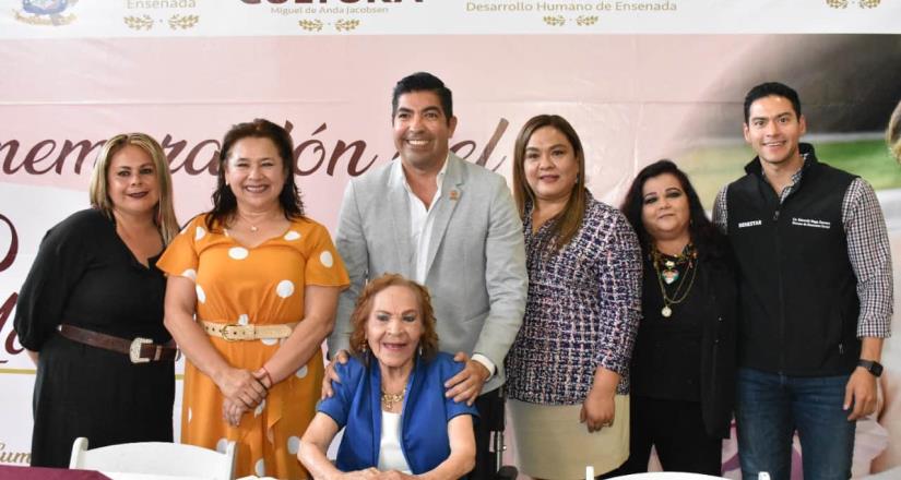 Celebra alcalde Día de las Madres con integrantes de Comités “DIFerentes”