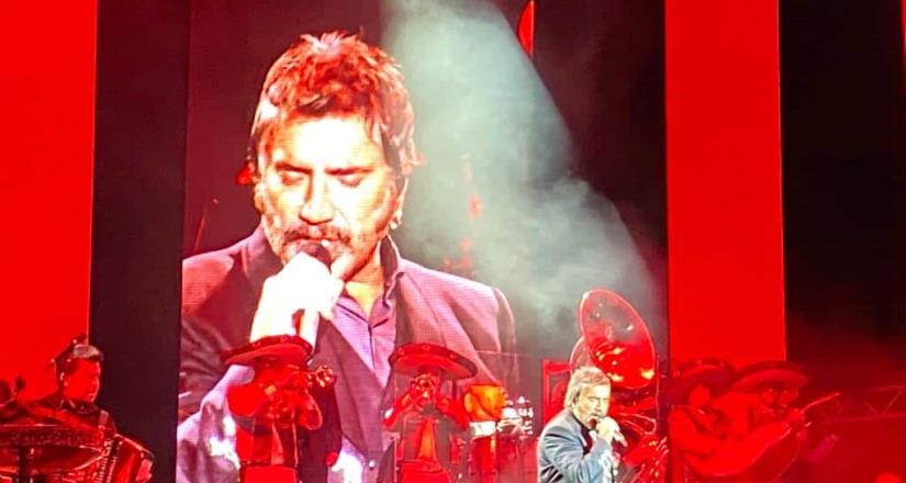 Alejandro Fernández ofrece concierto en su Tijuana, chingona