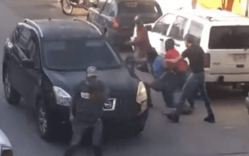 Privan de la libertad a un hombre en plena vía pública en San Luis Potosí