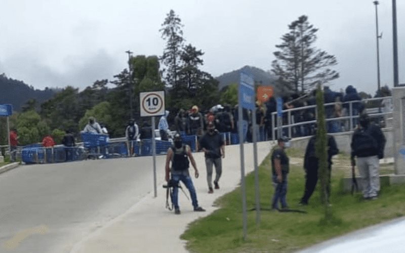 Civiles armados lanzan disparos al aire en San Cristóbal de las Casas