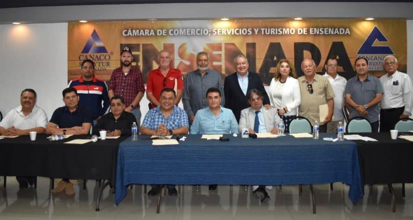 Sostiene Diálogo Alejandro Ruiz Uribe con Integrantes de CANACO-Ensenada