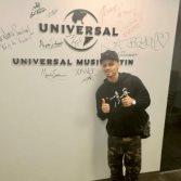 Jossef firma con Universal Music Latino y estrena sencillo “Que Raro“