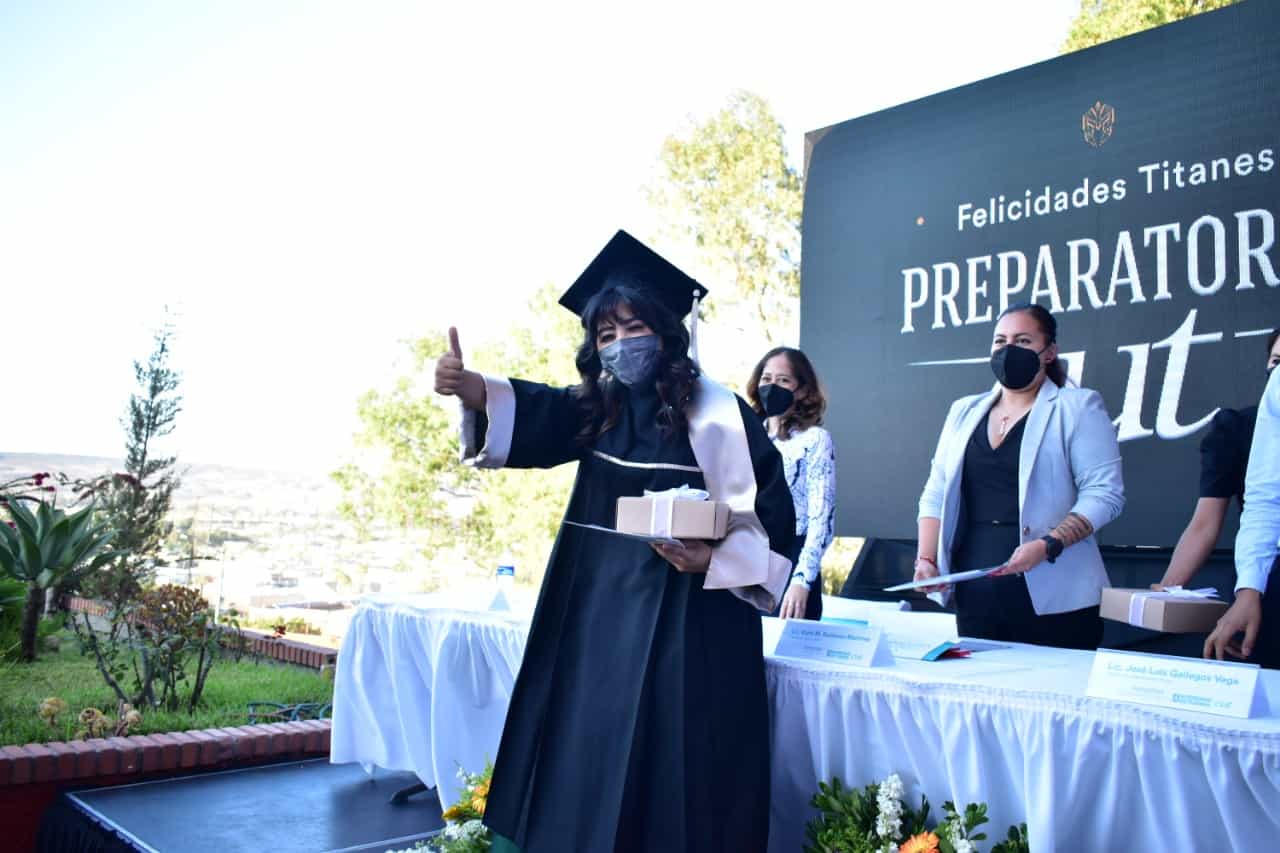 Ceremonia de graduación de la Preparatoria CUT Universidad