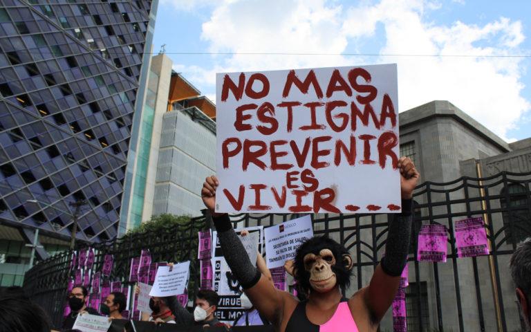 Comunidad LGBT+ protestan exigiendo vacuna contra viruela del mono