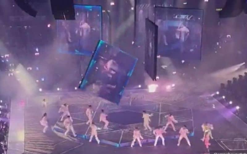 Pantalla gigante cae sobre grupo de  Mirror durante un concierto en Hong Kong