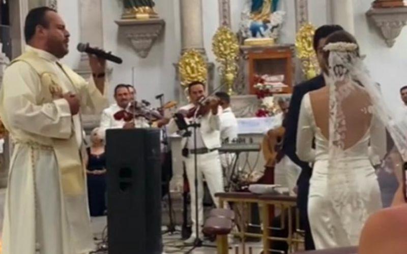 Así hasta yo voy a misa: Sacerdote de Jalisco canta en plena boda Mi razón de ser