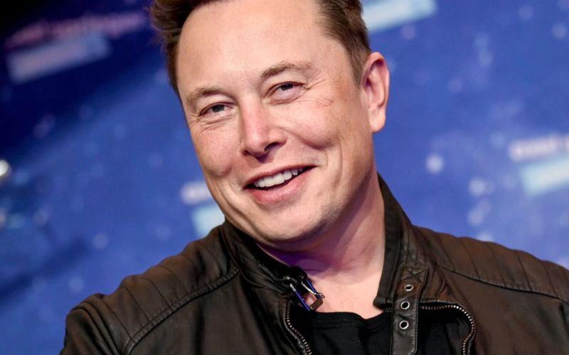 ¿Por qué la compañía de Elon Musk está lanzando miles de satélites al espacio?