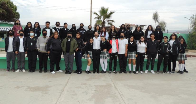 Entregan becas a 52 alumnos de Conalep Ensenada