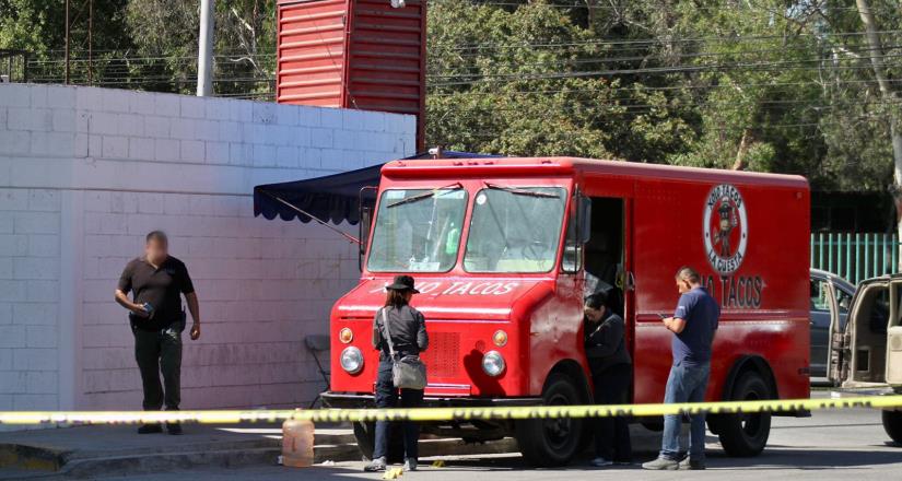 Atacan a trabajador de taquería "Xolo Tacos"