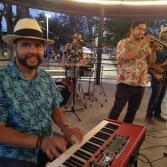 A ritmo de música latina más de 100 personas participan en "Bailongo de 10" en Parque Revolución