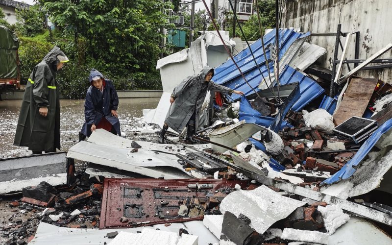 Reportan al menos 21 muertos tras sismo de magnitud 6.6 al suroeste de China