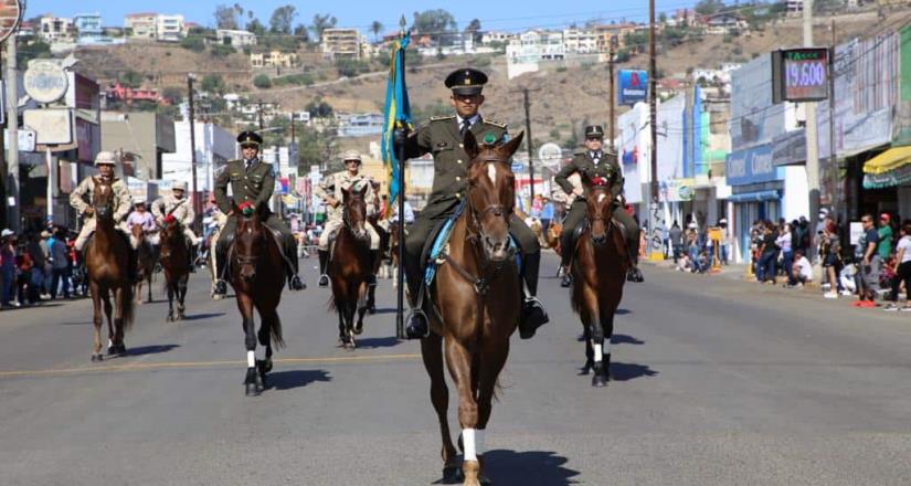 Disfrutan miles de ensenadenses el tradicional desfile cívico militar conmemorativo al 212 aniversario del inicio de la Independencia