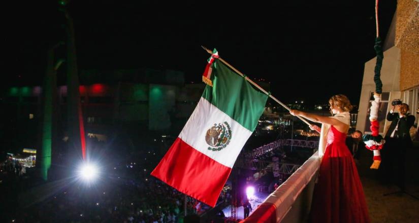 Celebran más de 20 mil personas la independencia de México junto a Marina del Pilar