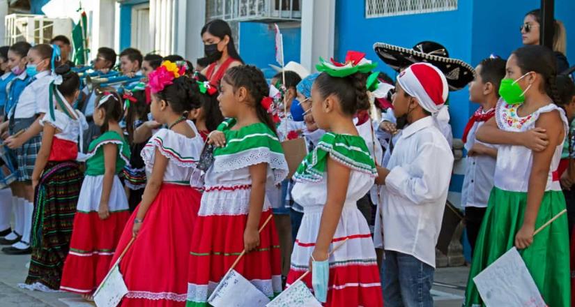 Gobierno de Tecate y alumnos de la primaria Emiliano Zapata, conmemora el CCI aniversario de la consumación de la independencia nacional
