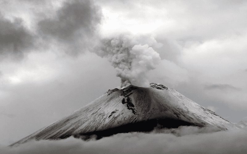 Volcán Popocatépetl presenta 2 explosiones 