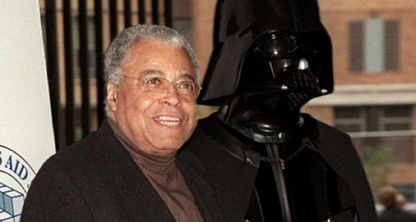 Voz de Darth Vader se retira tras 45 años de trabajar en la saga