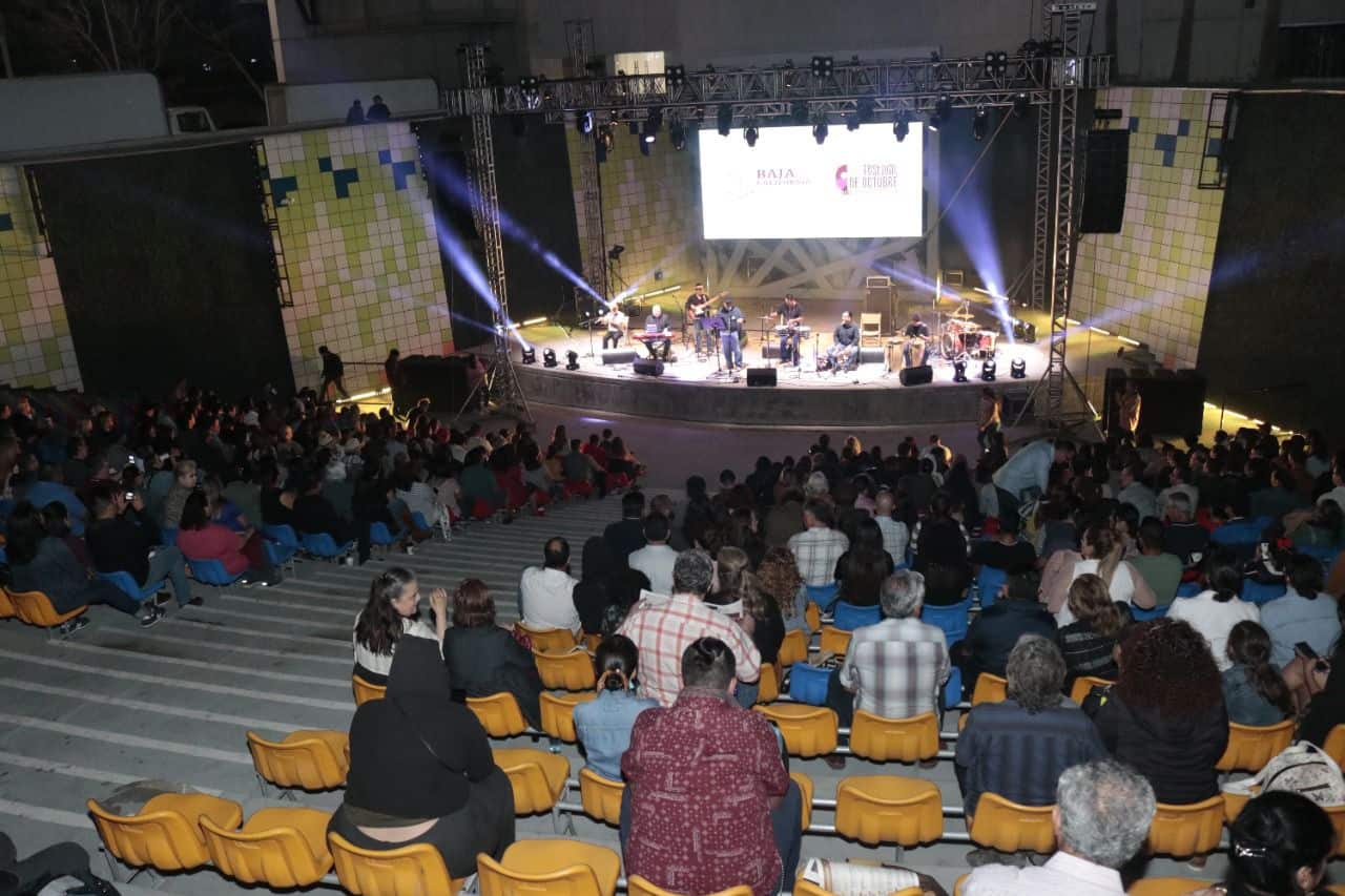 Fernando delgadillo hizo vibrar a casi mil almas en concierto del festival de octubre