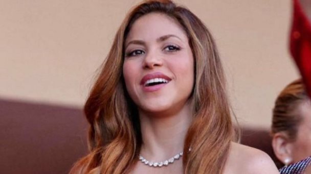Shakira lleva la manicura ideal para rejuvenecer las manos