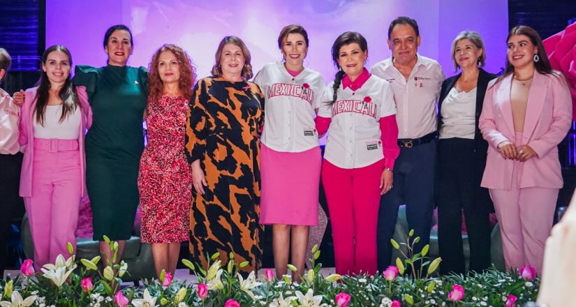 Presenta Marina del Pilar casaca conmemorativa de Águilas de Mexicali en la lucha contra el cáncer de mama