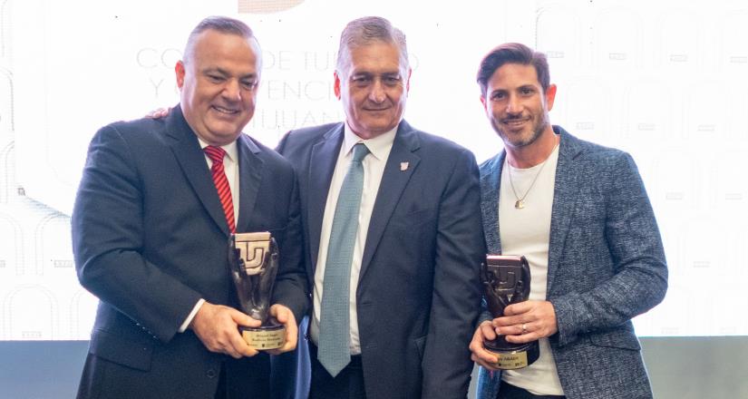 Galardonan a Grupo Abadi y Miguel Ángel Badiola con el “Mérito Turístico”