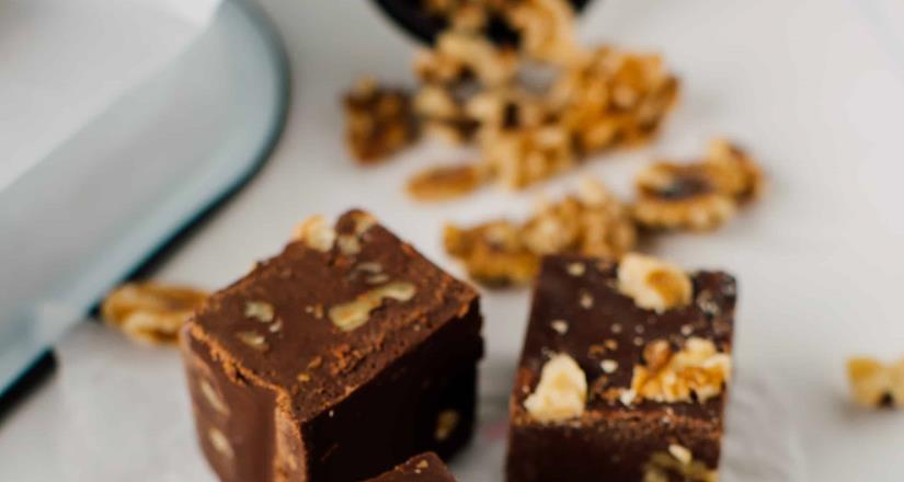 Día mundial del postre: dale un dulce sabor a esta fecha con un delicioso fudge de chocolate