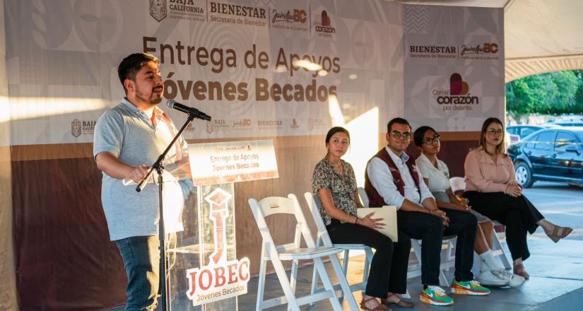 Entrega Juventud BC más de 1 millón de pesos en becas JOBEC
