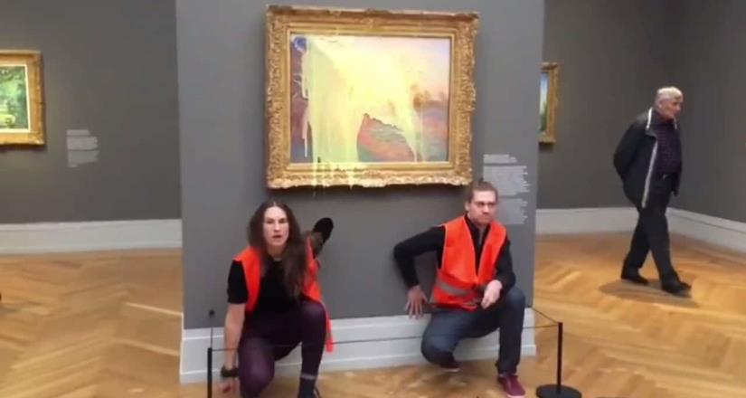 Activistas climáticos lanzan puré de papa a cuadro de Monet en Alemania