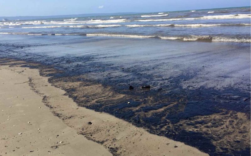 Registraron derramamiento de hidrocarburos en costas de Oaxaca