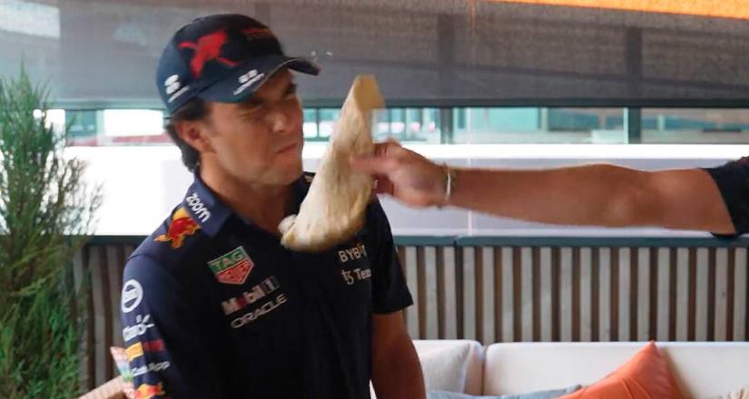 Checo Pérez y Verstappen hace el reto de Tortilla Slap Challenge