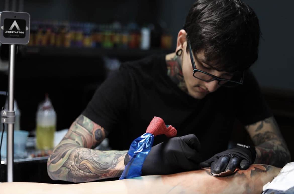 Andrés Acosta, pionero del tatuaje surrealista.