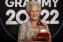La cubana Angela Alvarez hace historia como la mujer más longeva en ganar un Latin Grammy