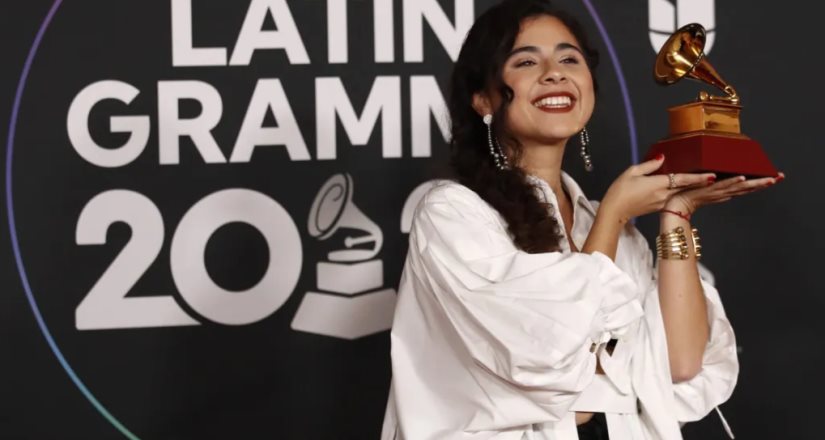 Silvana Estrada celebra su primer Grammy Latino como Mejor Nueva Artista