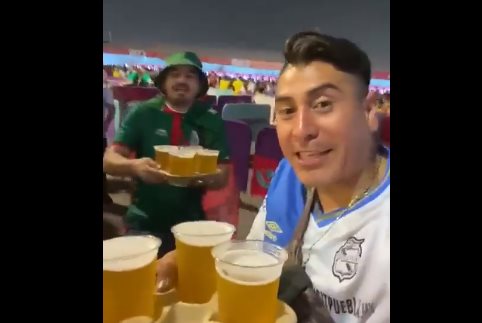 Mexicanos festejan al encontrar cervezas en Qatar