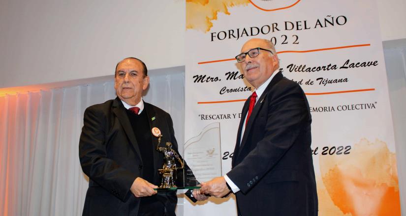 Recibe Mario Ortiz Villacorta Lacave galardón de Forjador del Año 2022