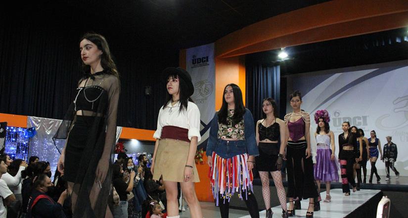 Crean diseñadores universitarios colecciones de prendas sustentables