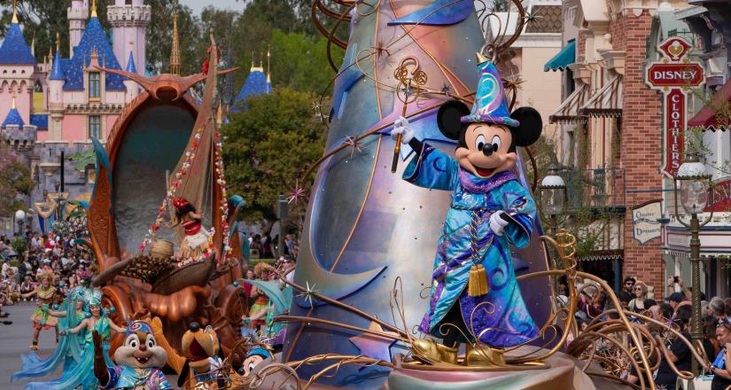 El desfile “Magic Happens” regresa a Disneyland Park el 24 de febrero de 2023