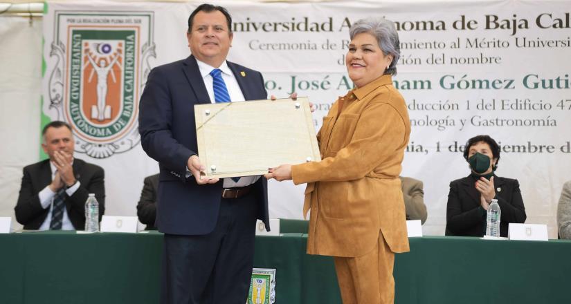 Reconoce UABC el mérito del maestro José Abraham Andrés Gómez Gutiérrez