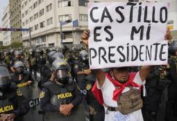 Mientras el Congreso rechaza adelantar elecciones, las protestas en Perú dejan 20 muertos
