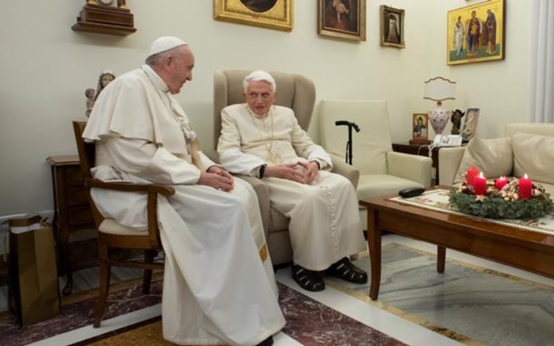 Papa Benedicto XVI se encuentra muy enfermo, confirma el papa Francisco