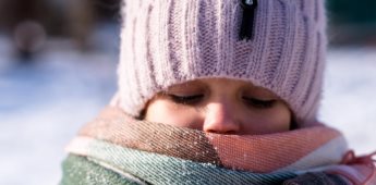 Bajas temperaturas podrían ser una amenaza para los oídos de los niños