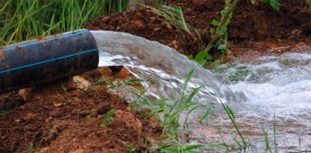 Investigador de la UAG presenta estudio para limpiar agua de rastros