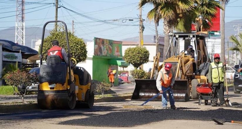Realiza Gobierno Municipal obras de bacheo en avenida Balboa y calle Primera