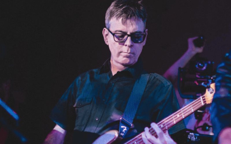 ¡Perdió la batalla contra el cáncer! Muere a los 59 años Andy Rourke, bajista de The Smiths